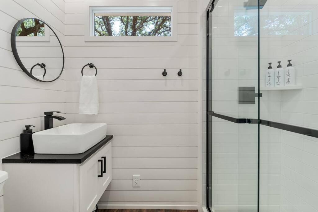 The Lonely Bull Luxury Container Home On 5 Acres Weatherford Exterior foto